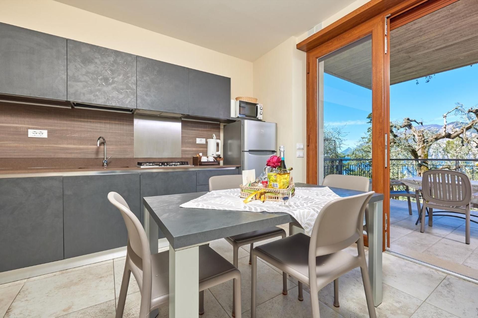 Apartment with Lake View