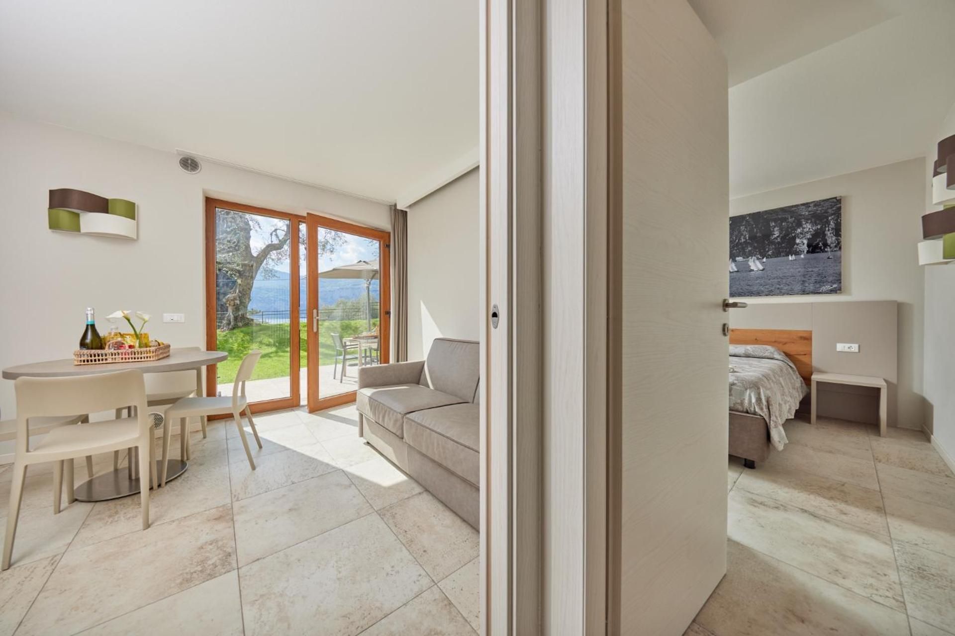 Apartment with Garden View