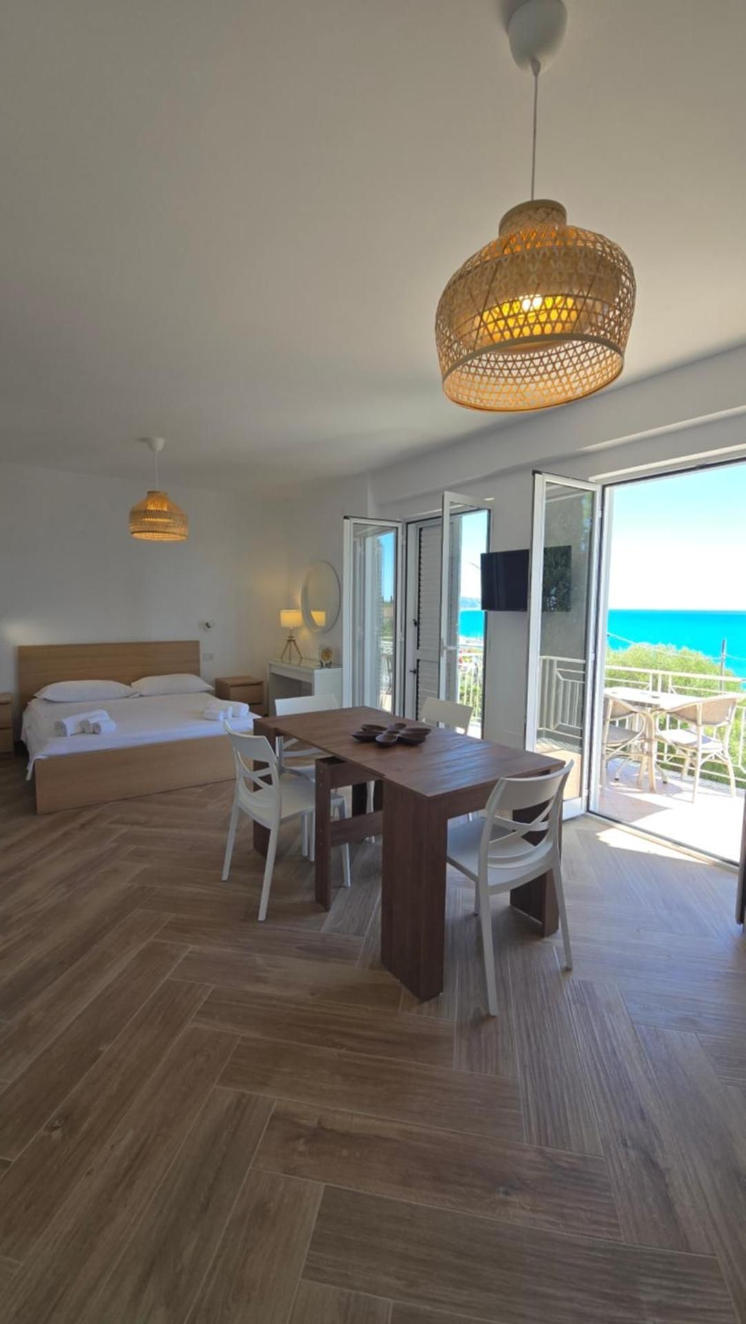 Deluxe Suite with Sea View