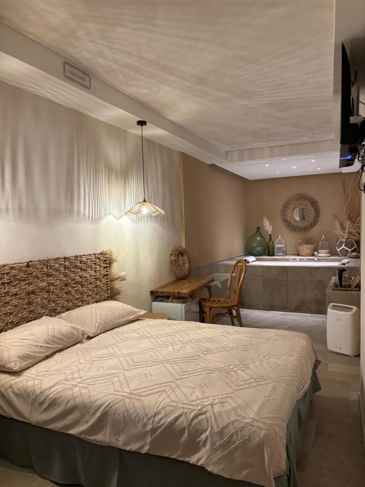 Deluxe Suite with Spa Bath