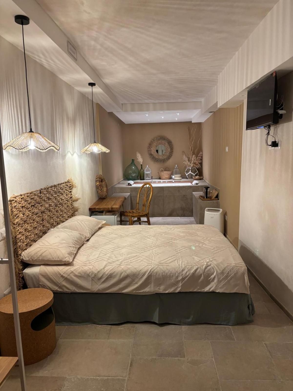 Deluxe Suite with Spa Bath