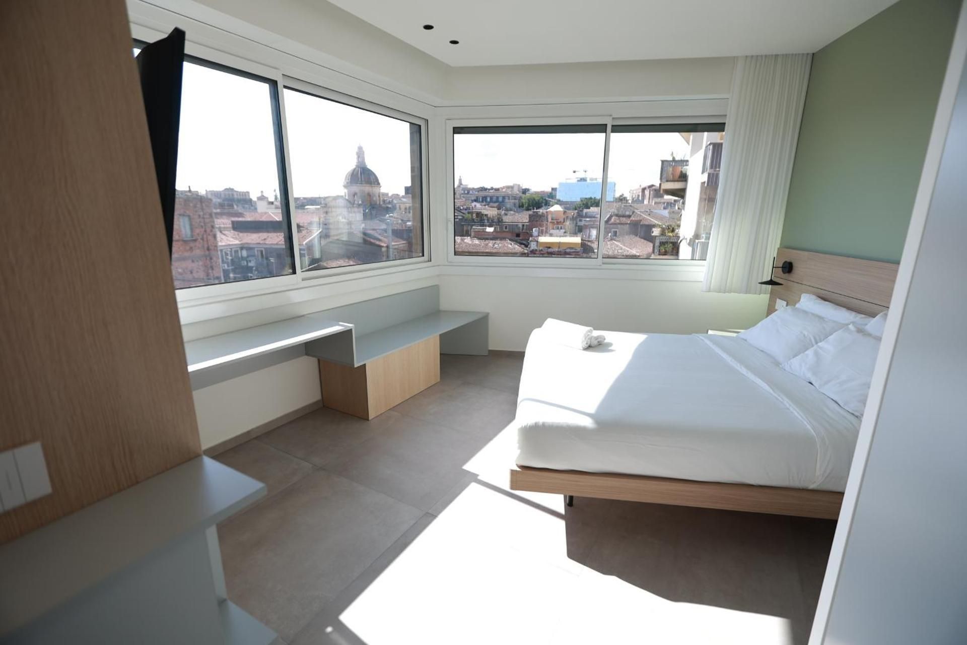 Deluxe Double Room (2 Adults + 1 Child)