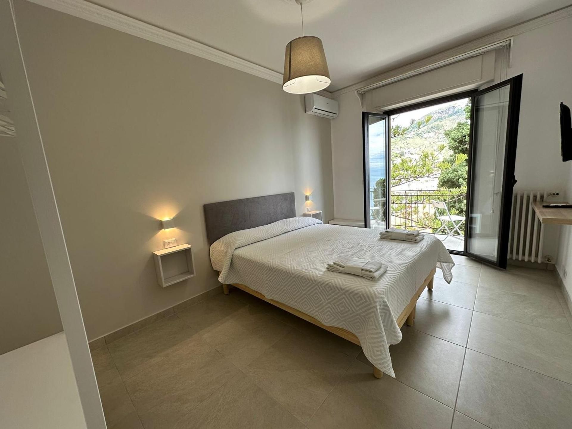 Queen Room with Sea View