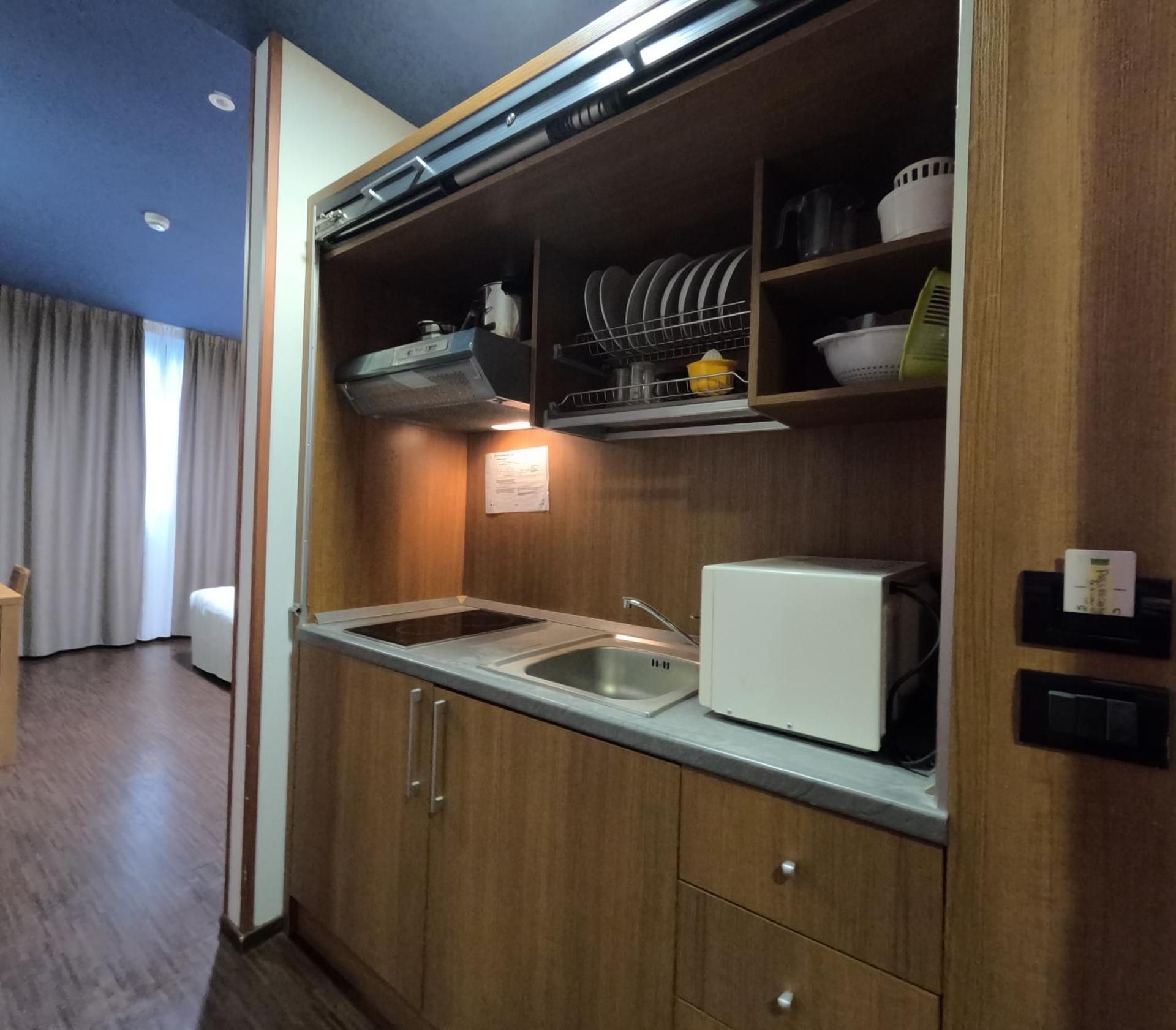 STANDARD STUDIO WITH KITCHENETTE