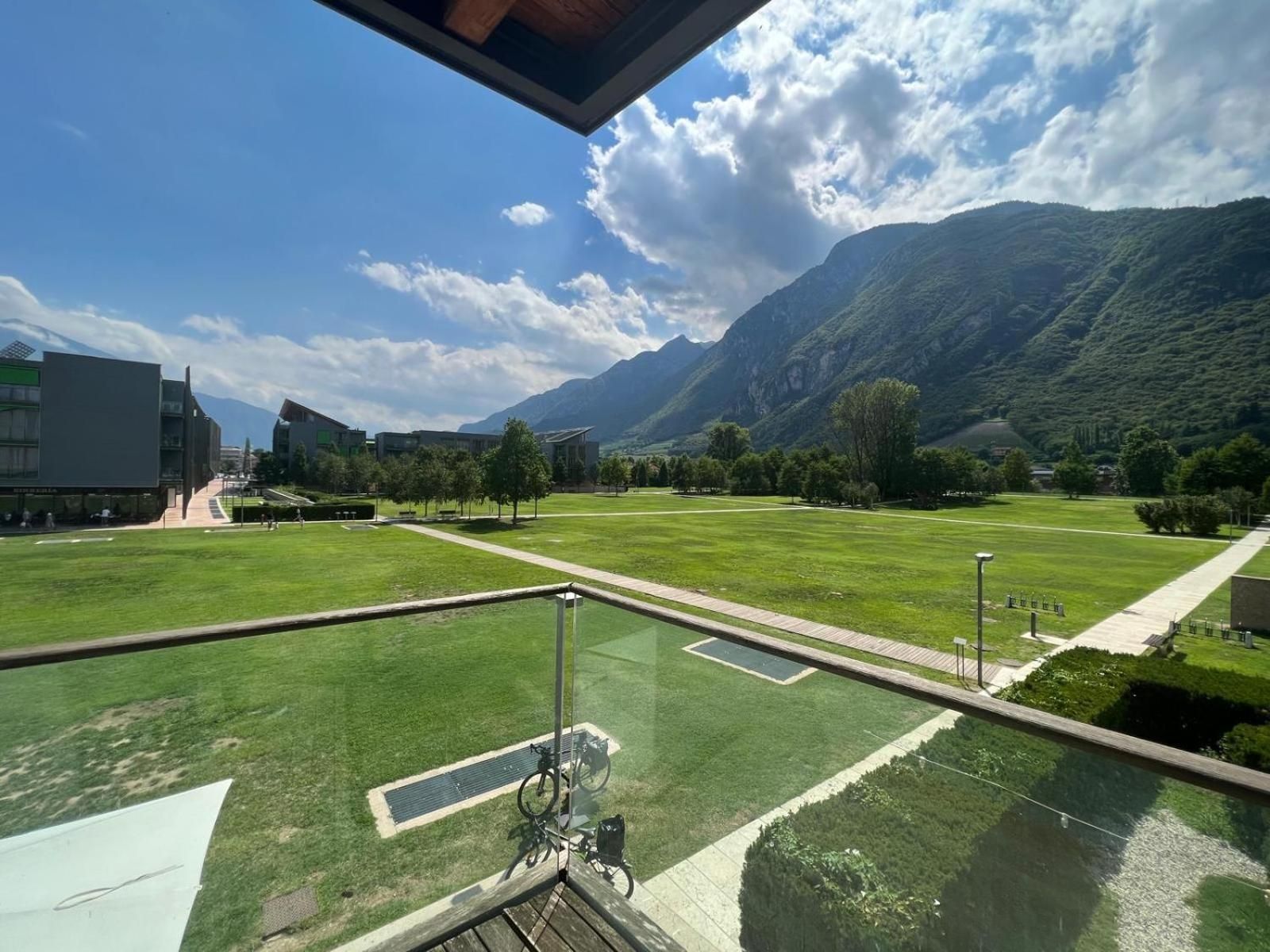 Two-Bedroom Deluxe Apartment with Balcony