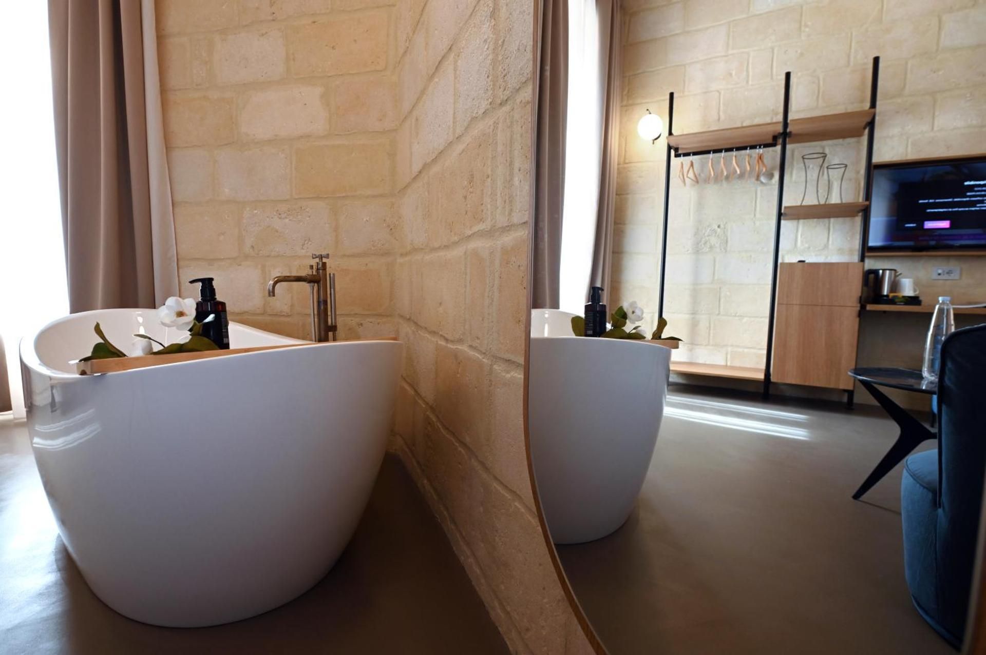 Deluxe Double Room with Bath