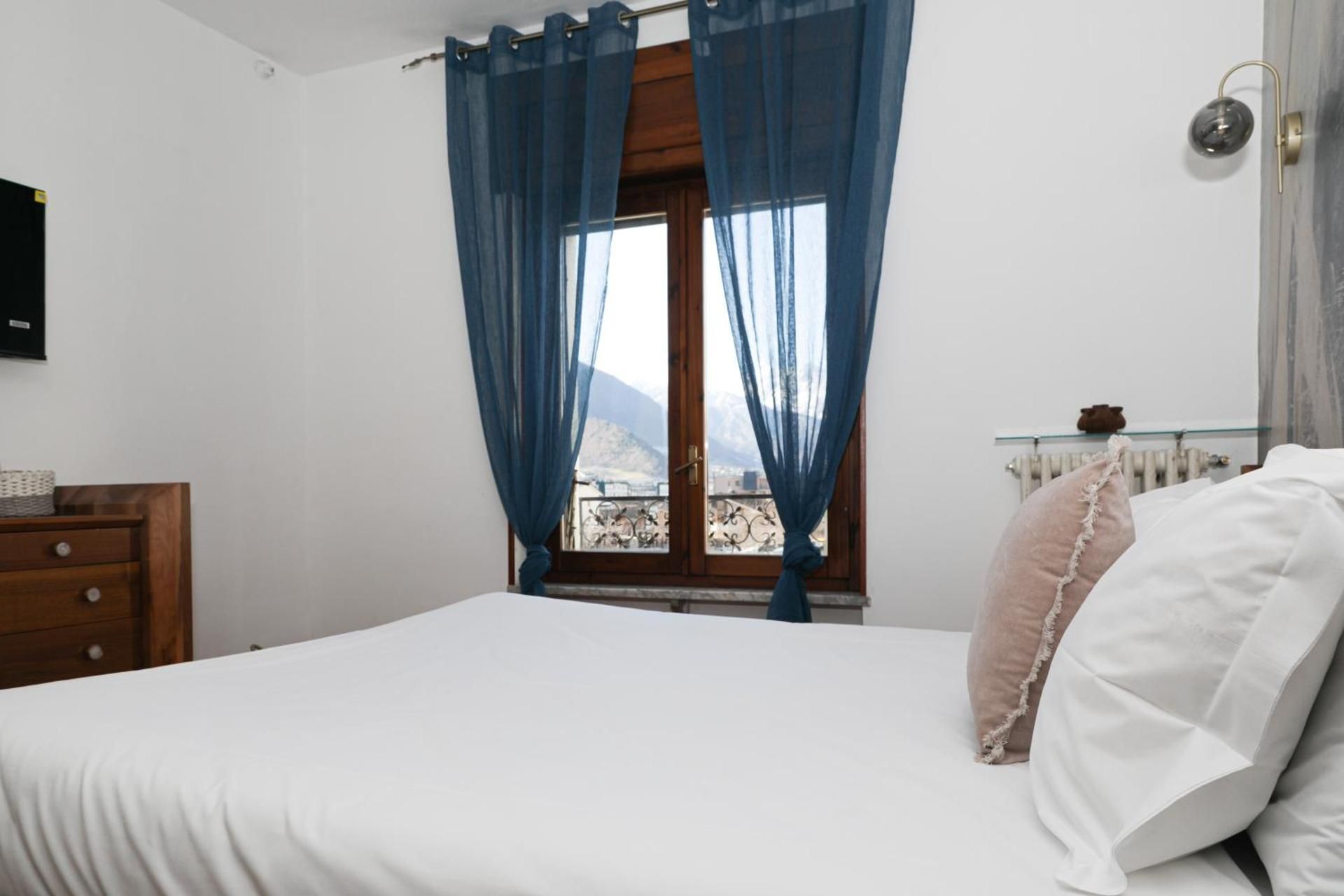 Double Room with Mountain View
