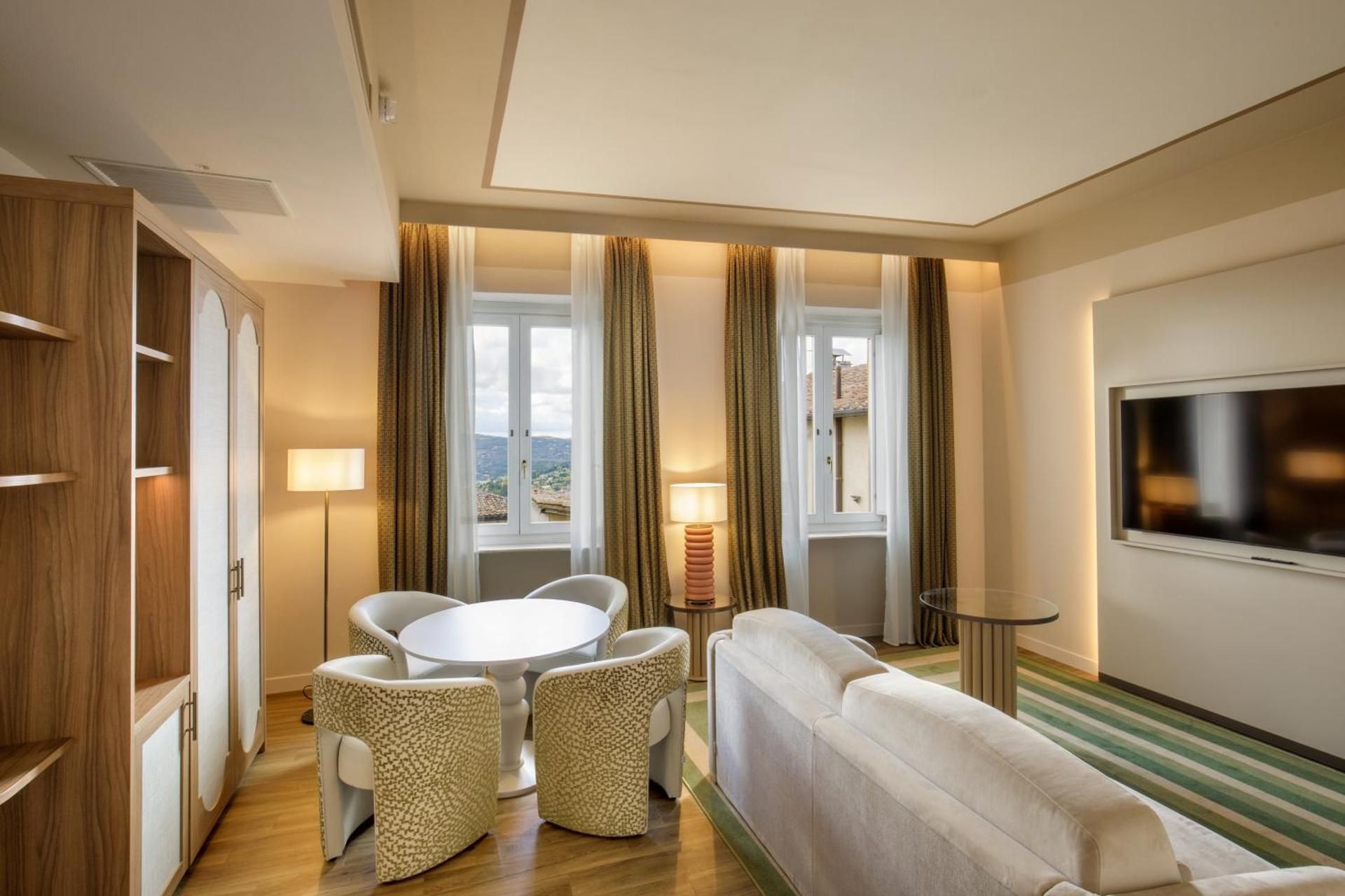 One-Bedroom King Suite
