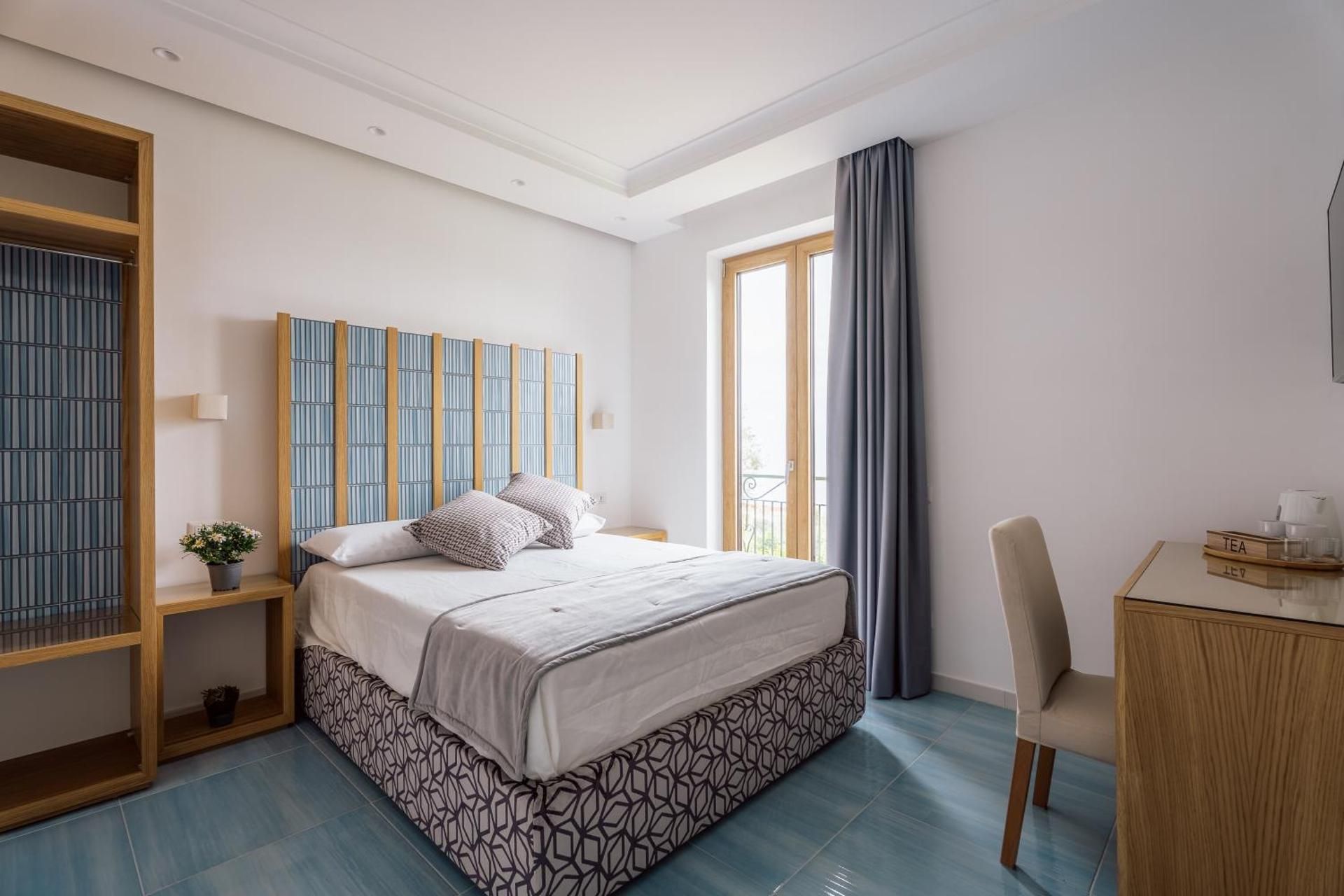 Deluxe Double Room with Balcony and Sea View