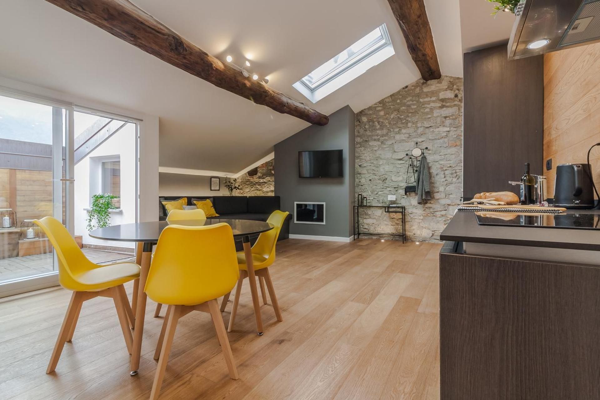 Casa Rusconi Apartment with Balcony 2