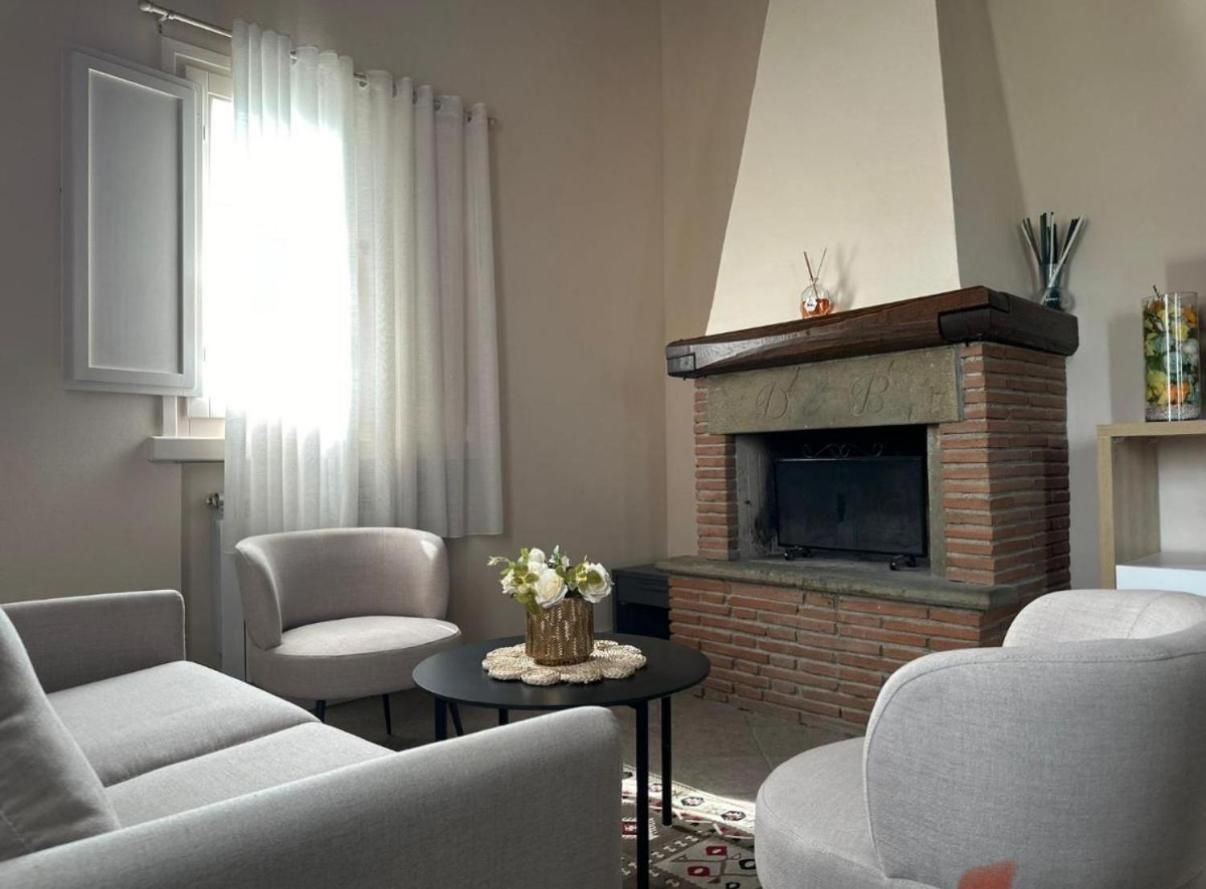 Deluxe One-Bedroom Apartment