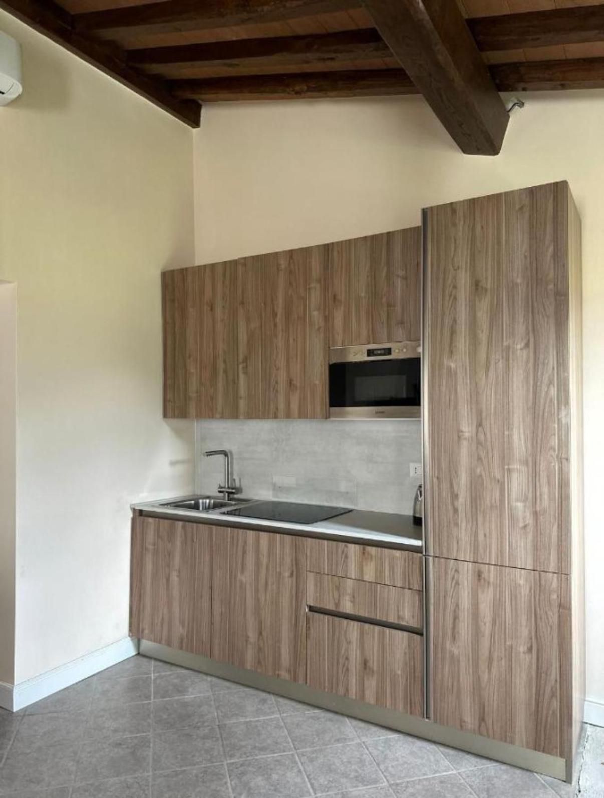 Deluxe One-Bedroom Apartment