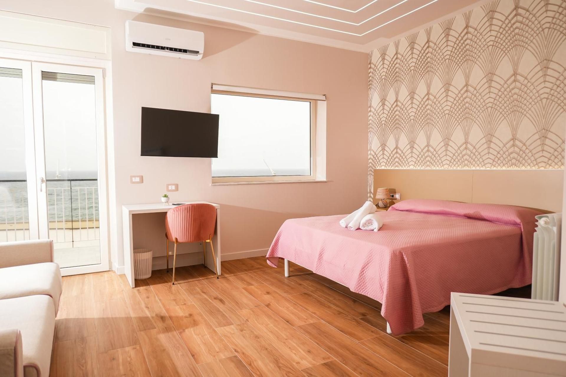 M&M sweet Deluxe Double Room with Sea View