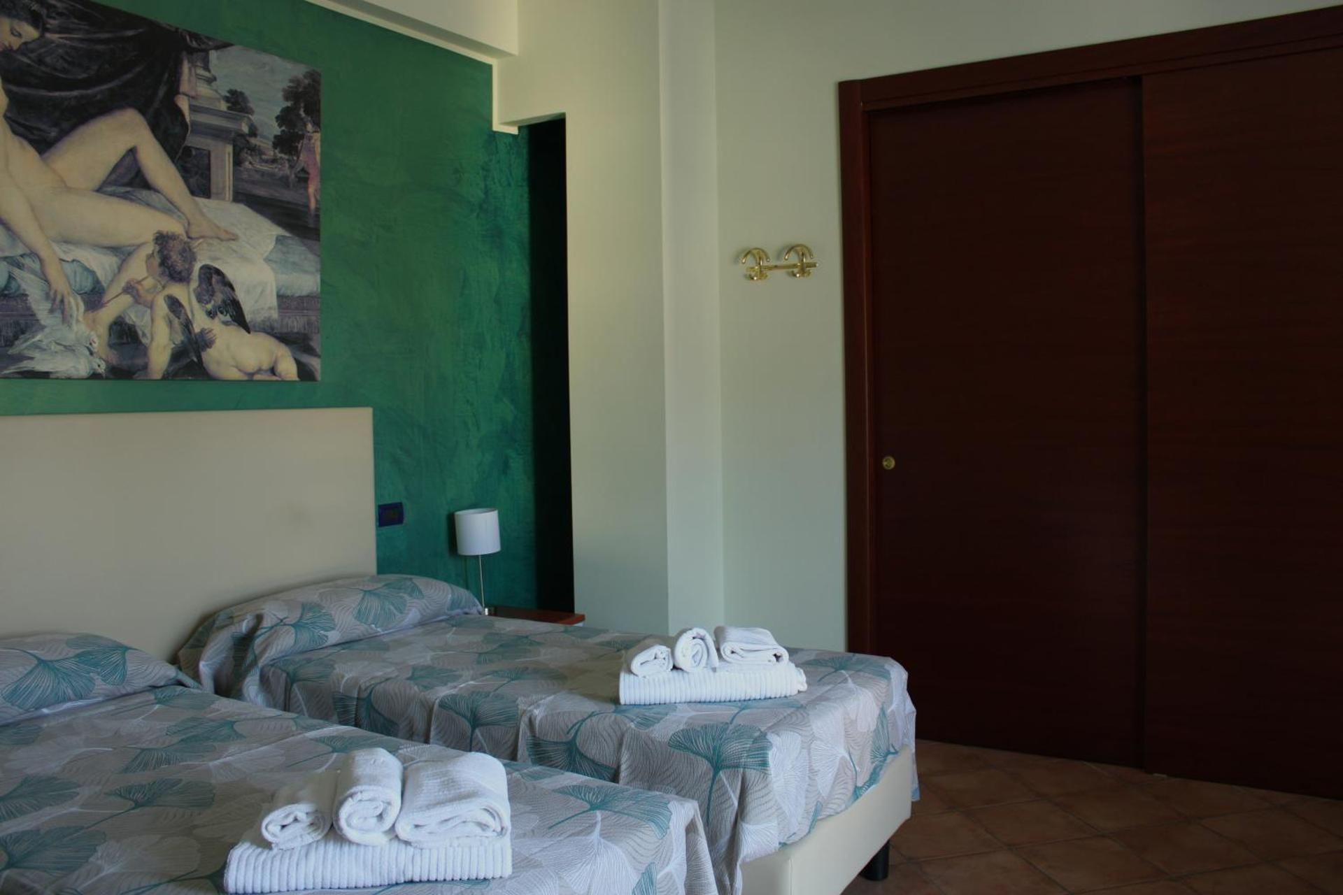 Basic Triple Room