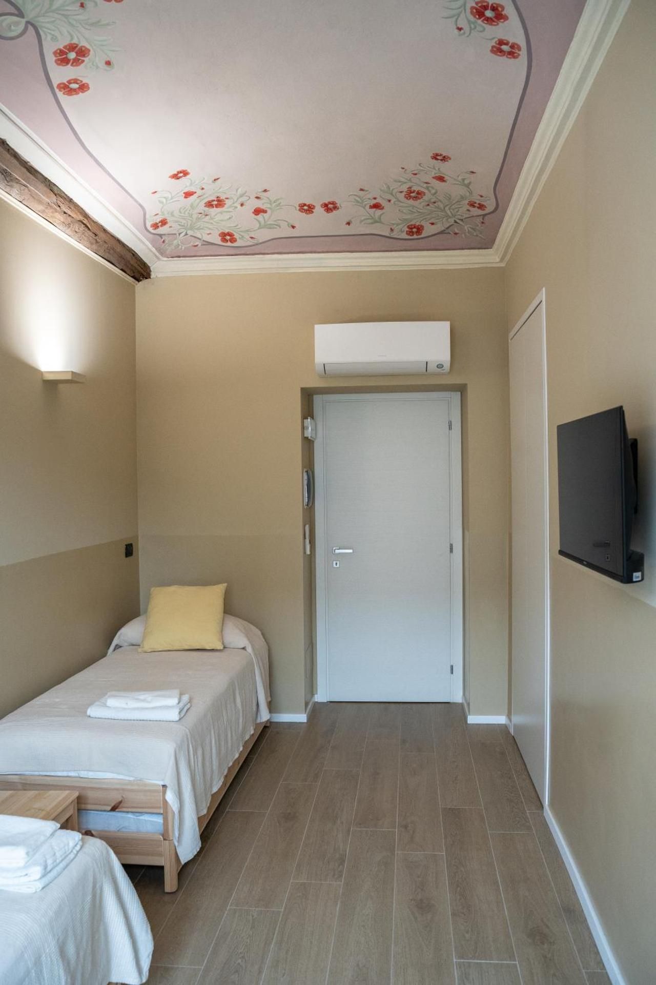Double or Twin Room with Private Bathroom