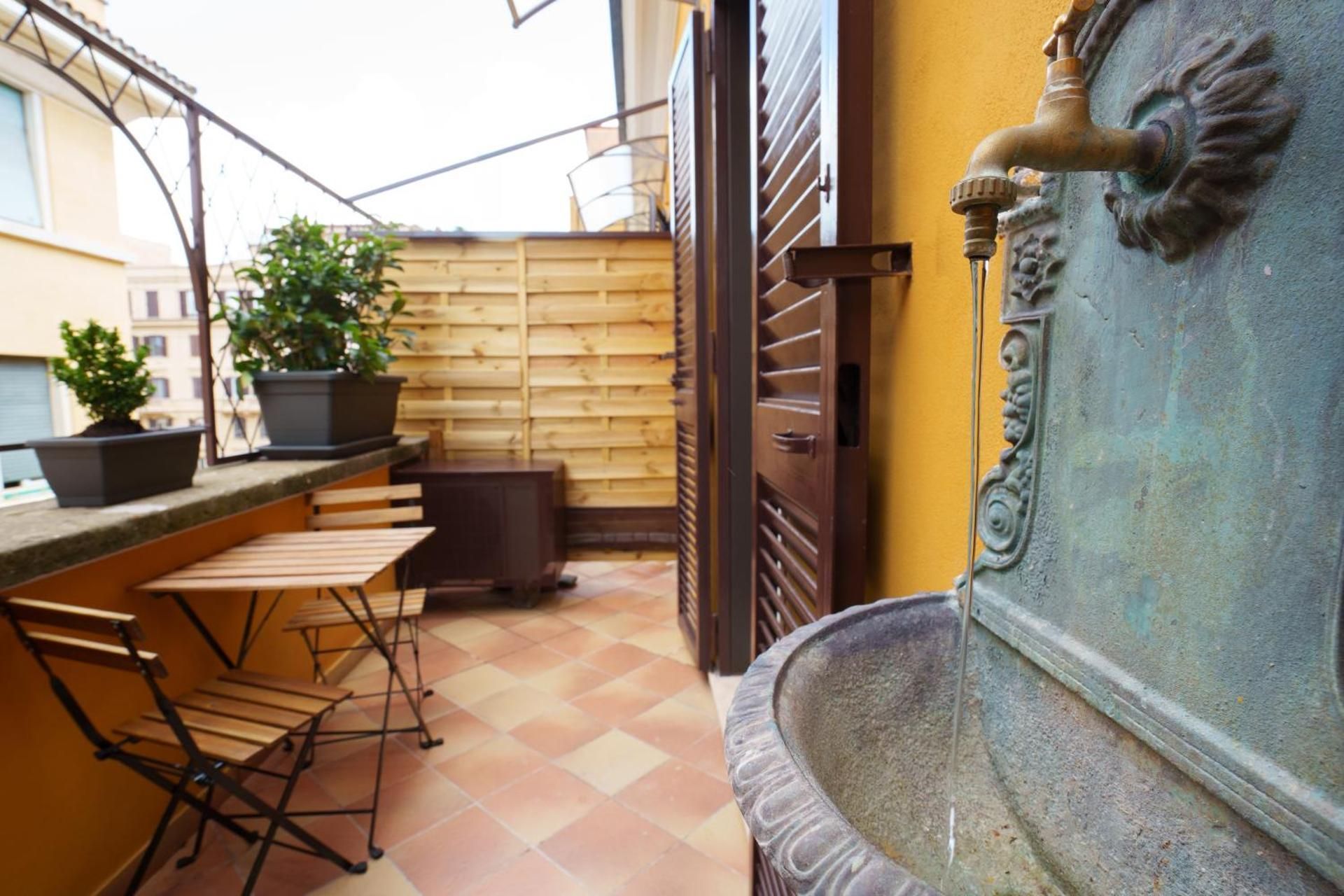 Castle Suite Borgo Single Room with Private Bathroom 2