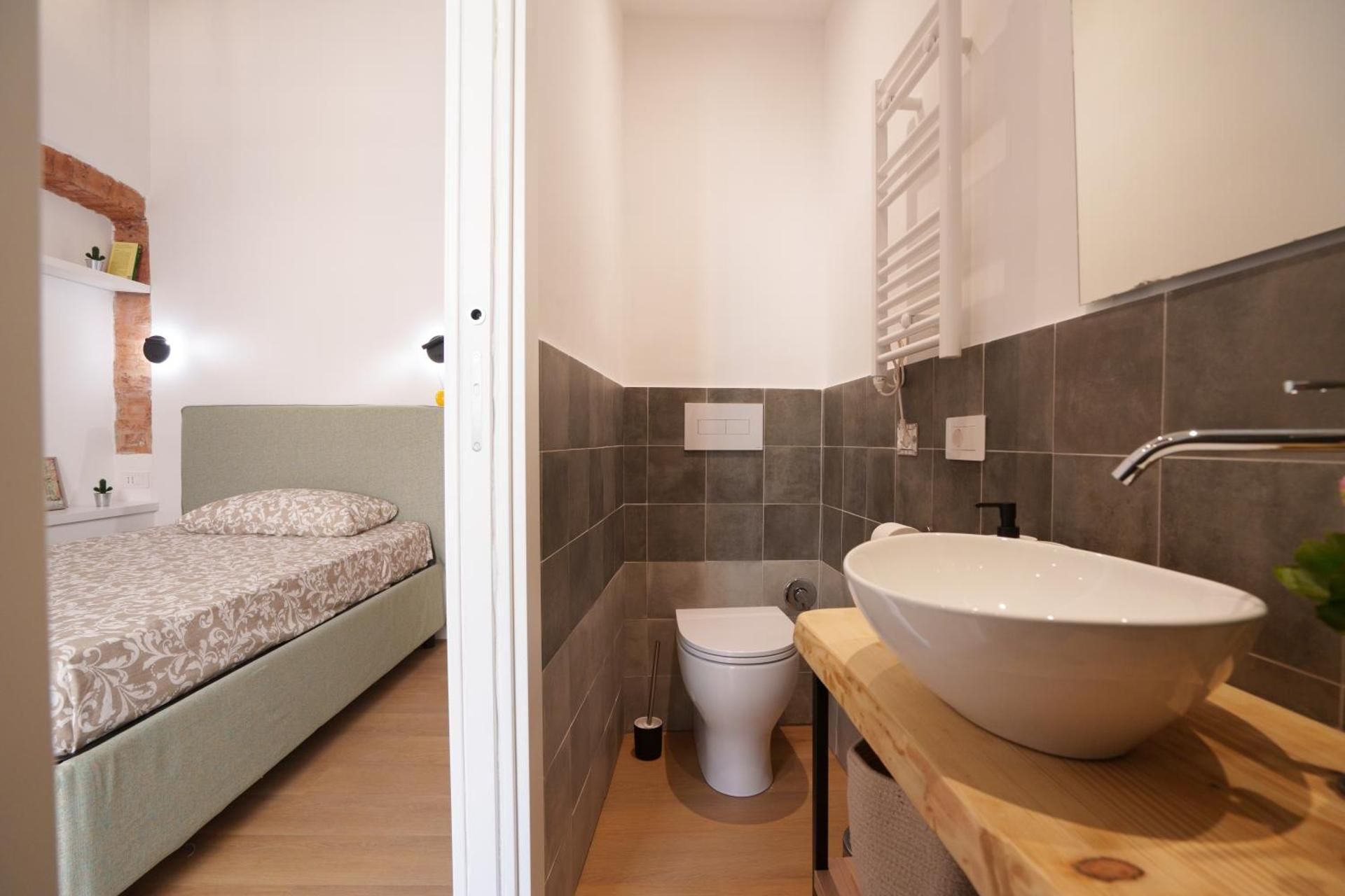 Castle Suite Borgo Single Room with Private Bathroom 3