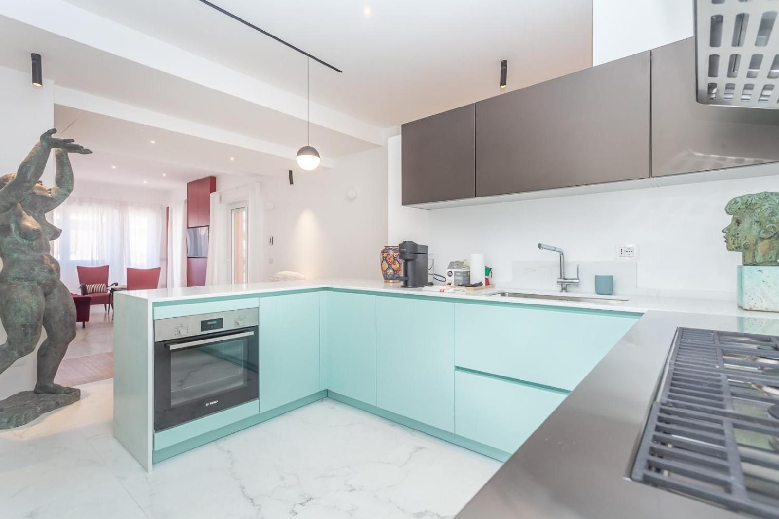 Four-Bedroom Deluxe Apartment
