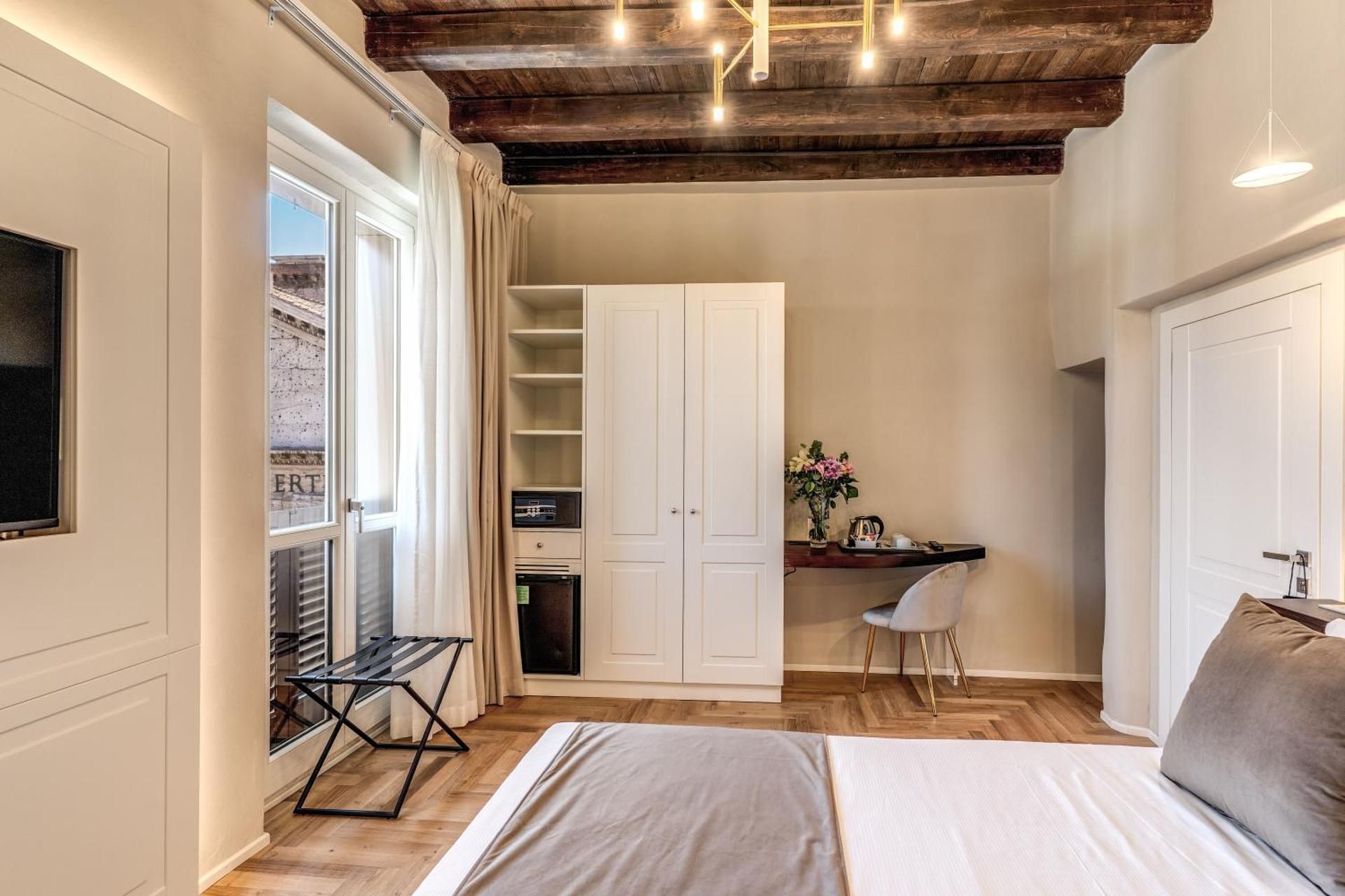 Double Room with Pantheon View 4th Floor 