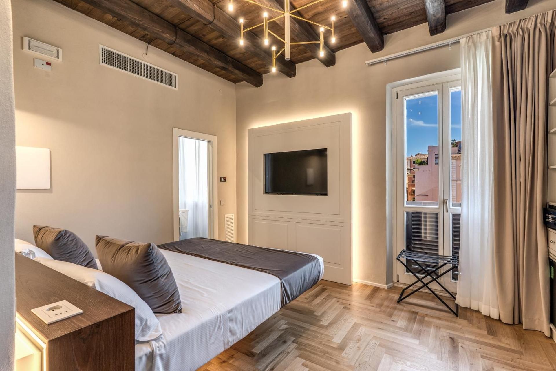 Double Room with Pantheon View 4th Floor 