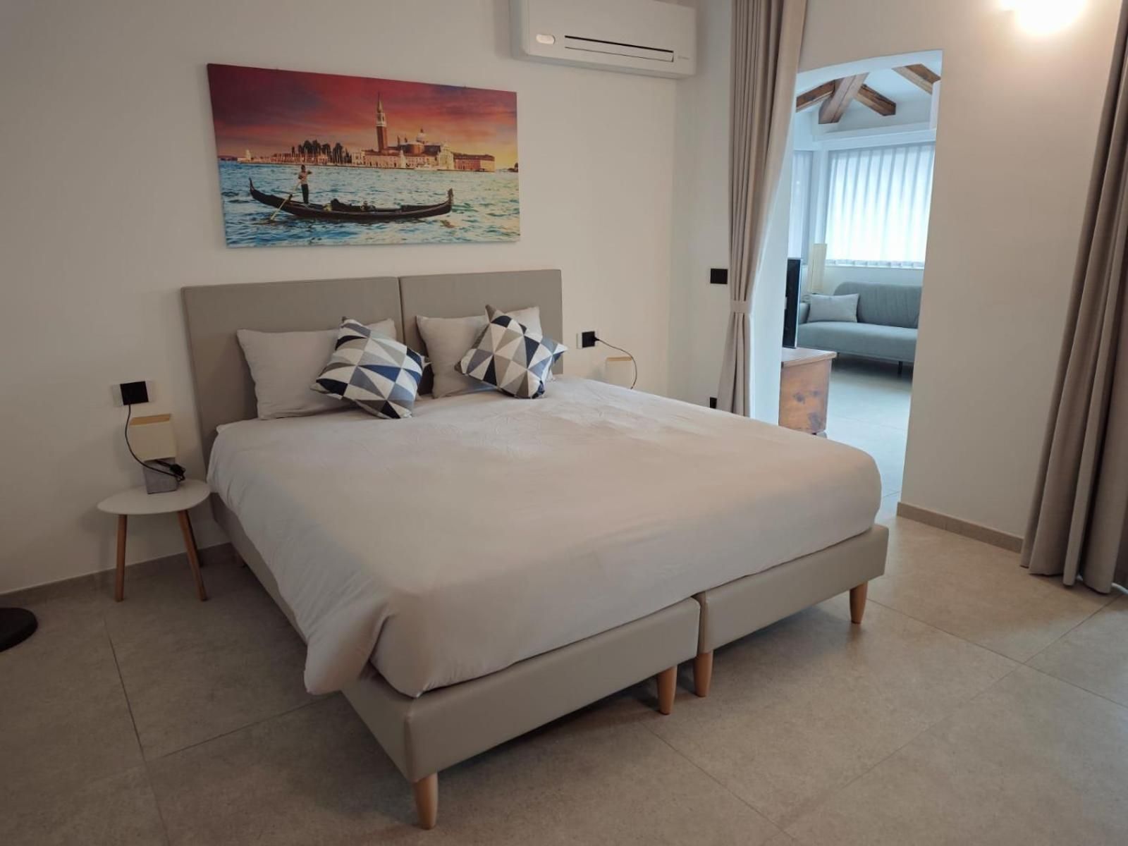 Studio Apartment with King Bed