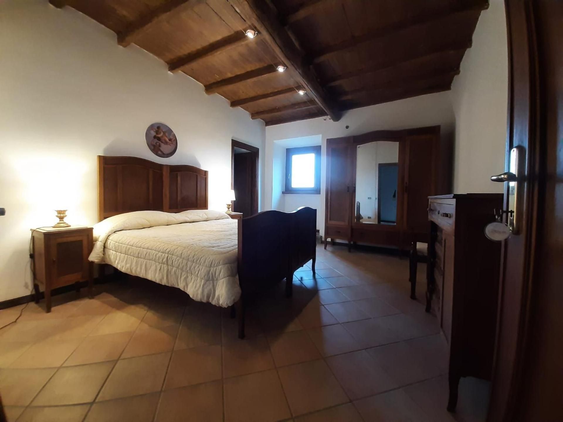 King Room with Roll-In Shower - Disability Access