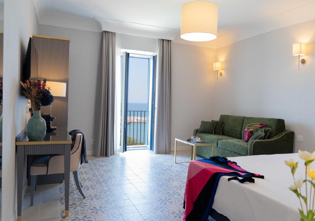 Deluxe Double Room with Balcony and Sea View