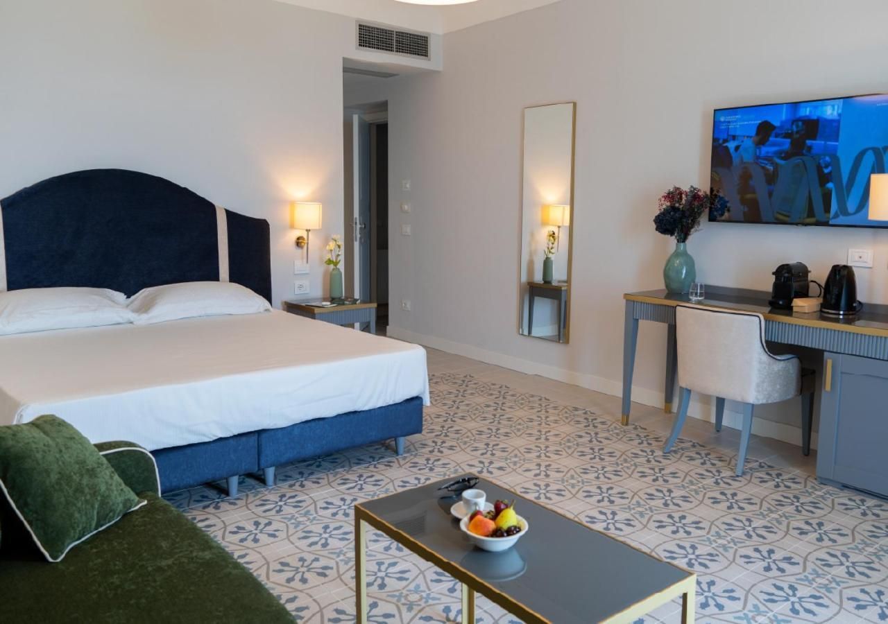 Deluxe Double Room with Balcony and Sea View