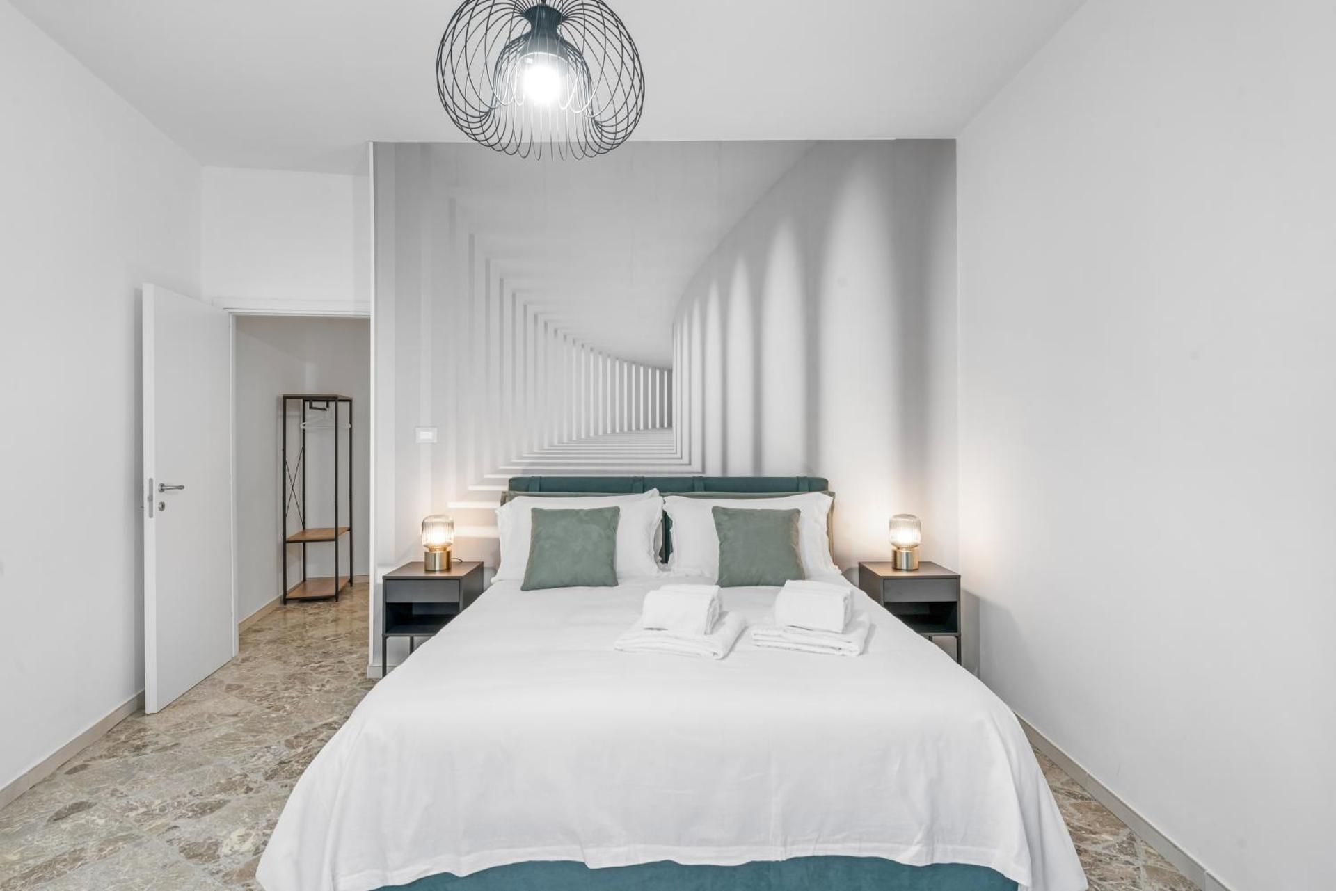 DELUXE APARTMENT