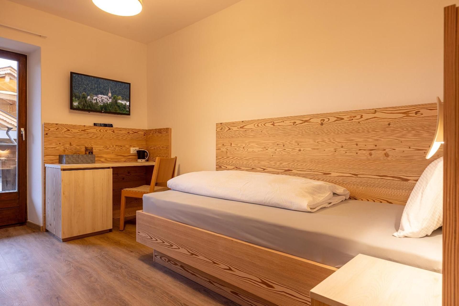 Single Room with Mountain View