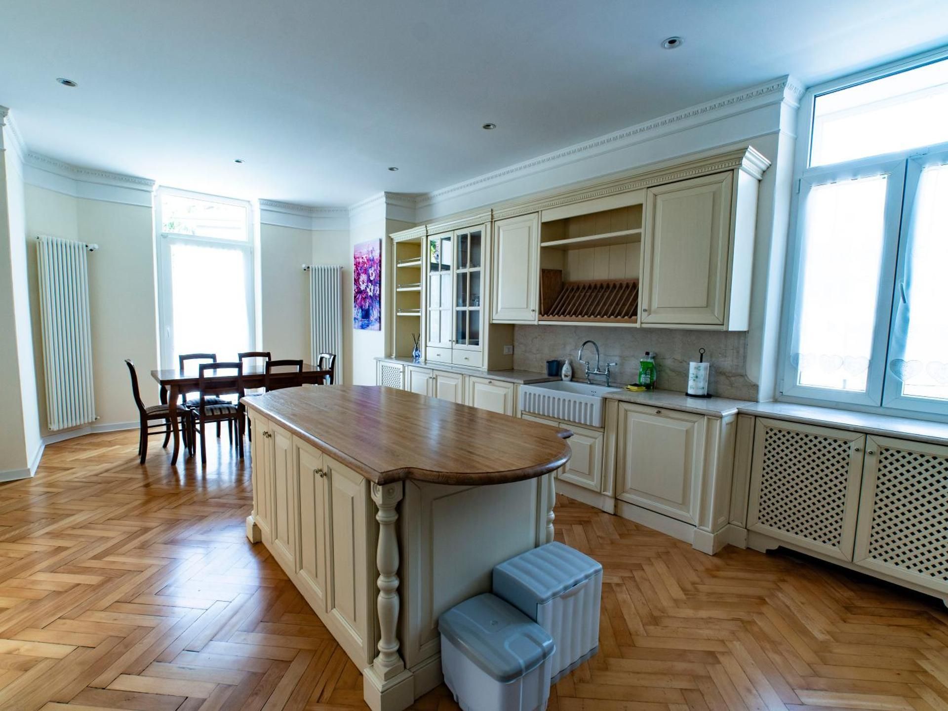 One-Bedroom Deluxe Apartment