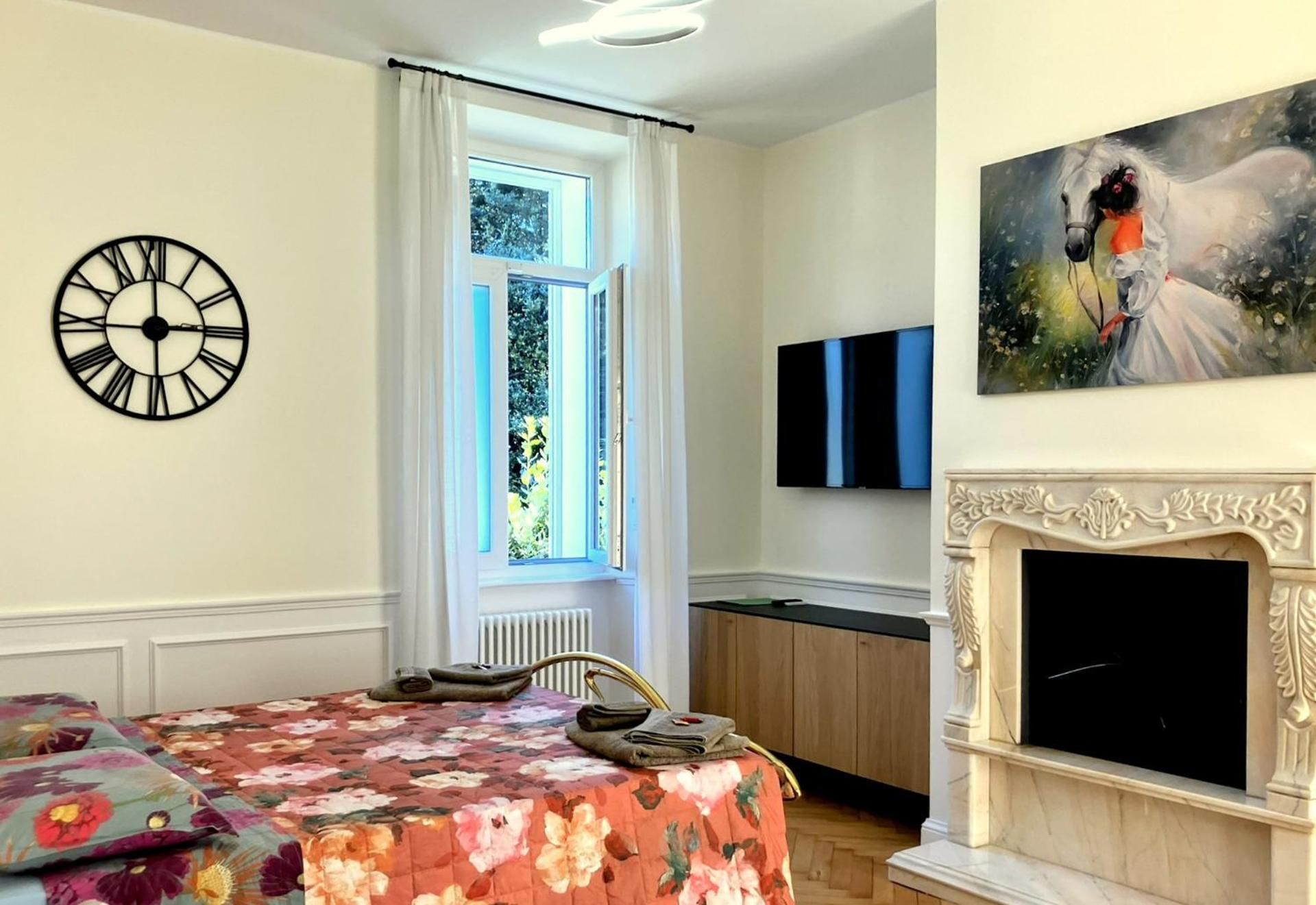 One-Bedroom Deluxe Apartment