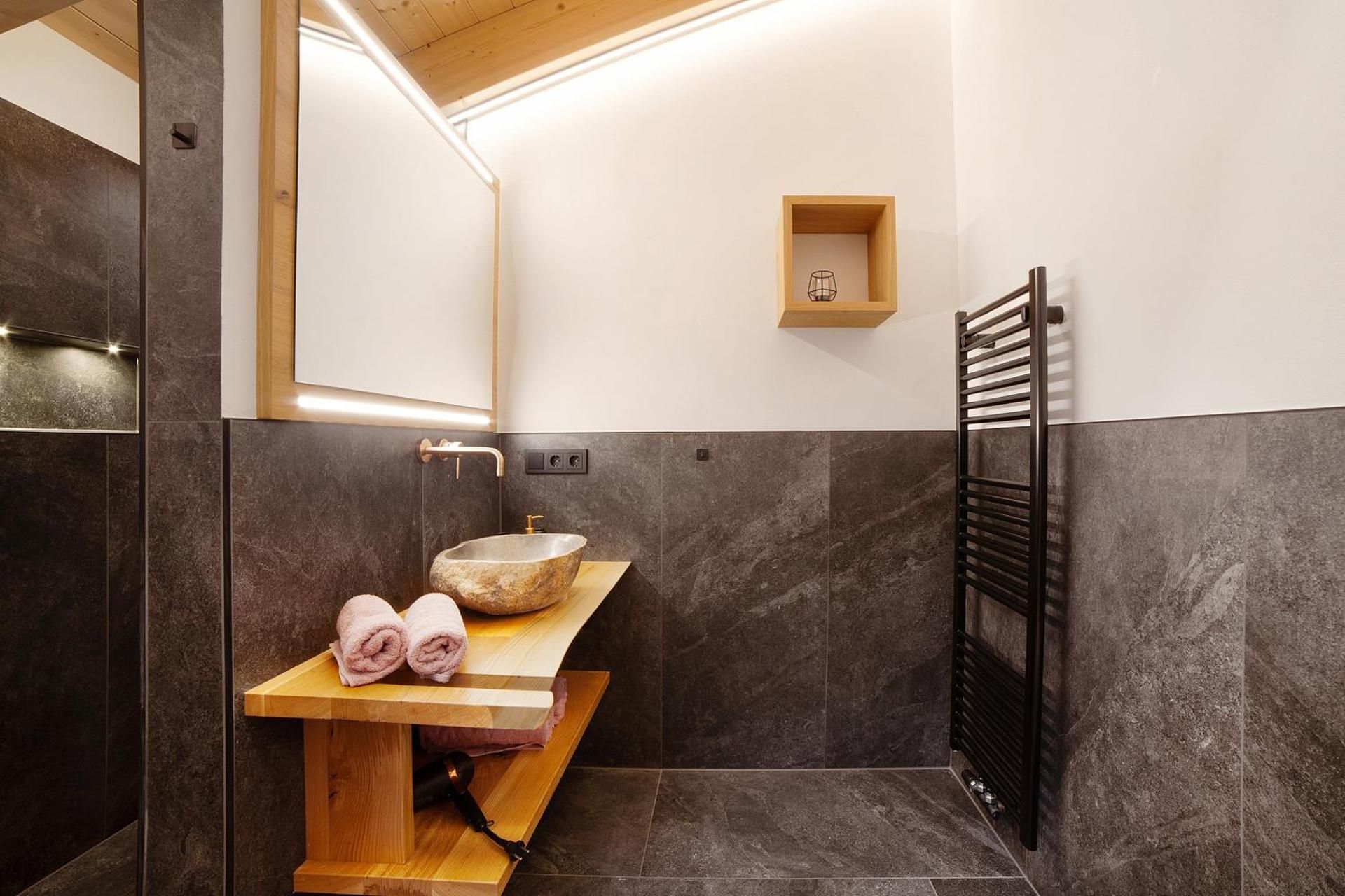 Superior One-Bedroom Apartment