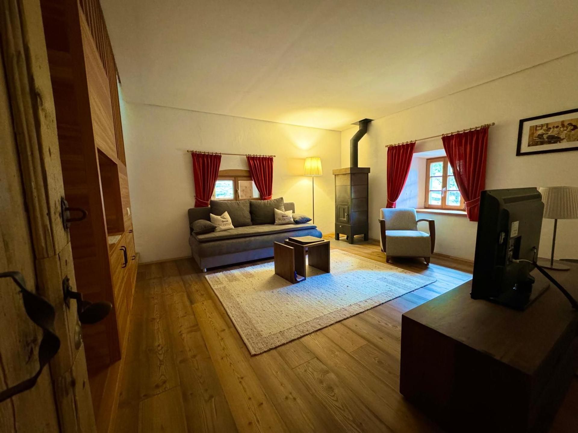 Deluxe King Suite