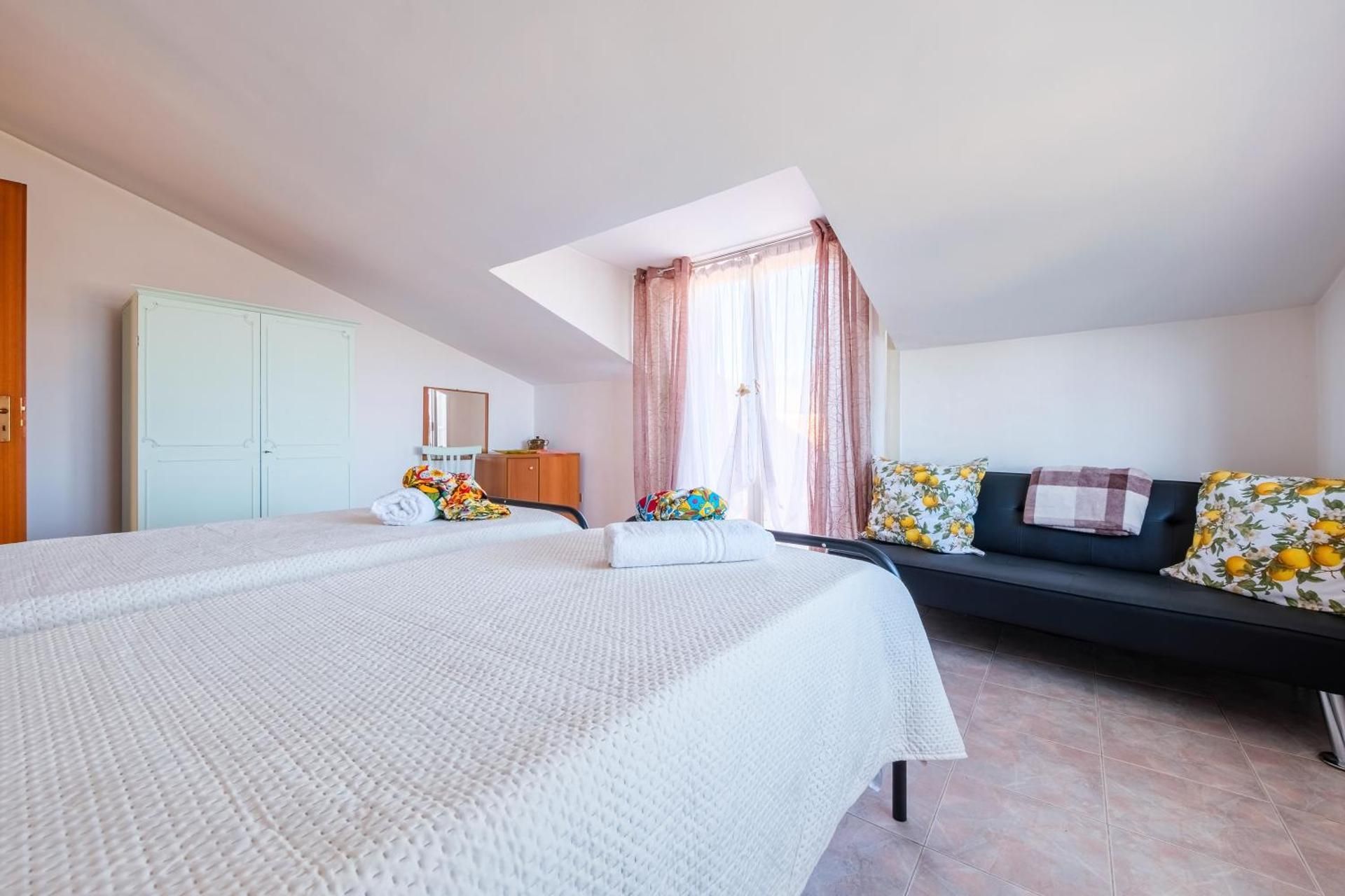 Triple Room with Mountain View