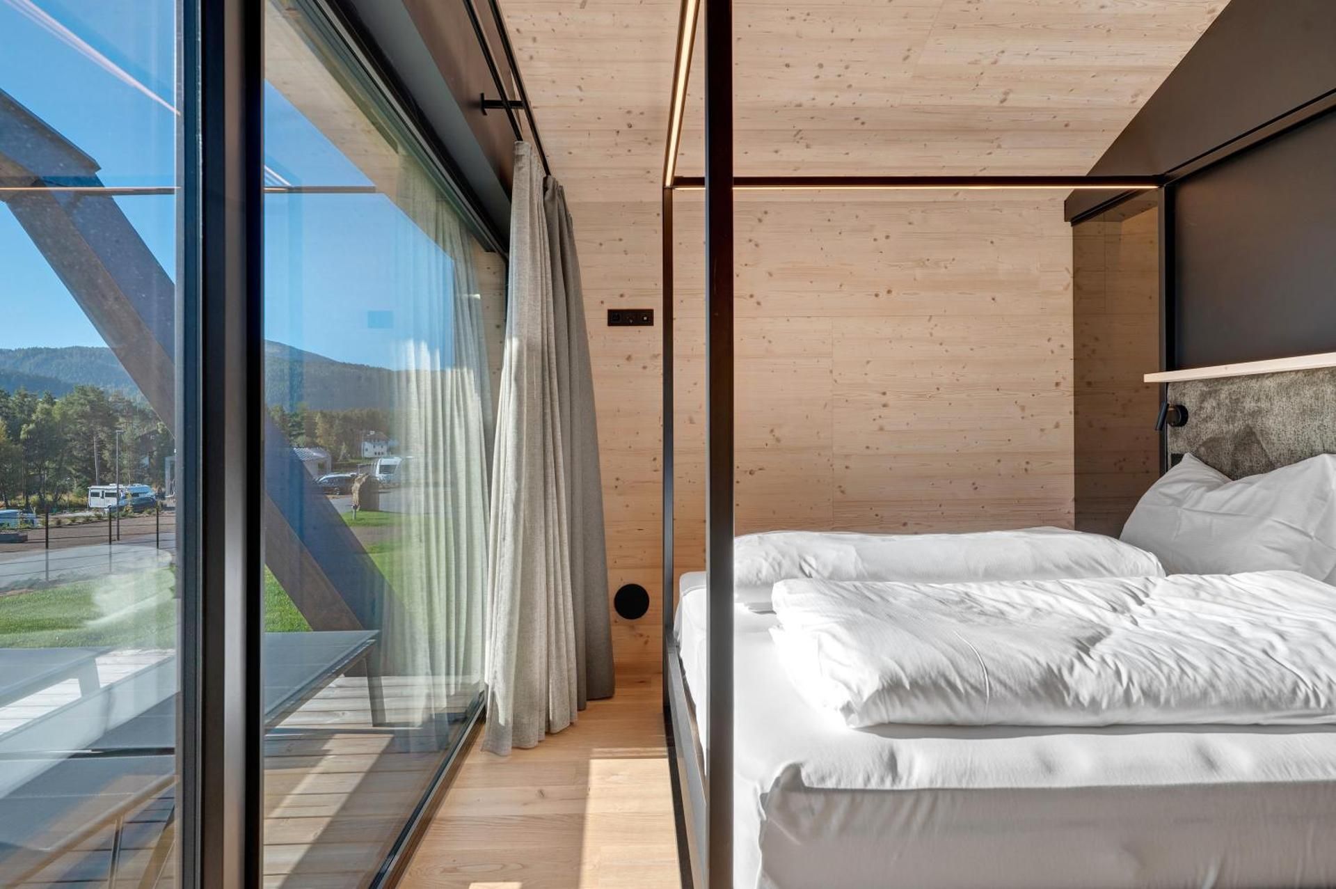 Superior One-Bedroom Apartment