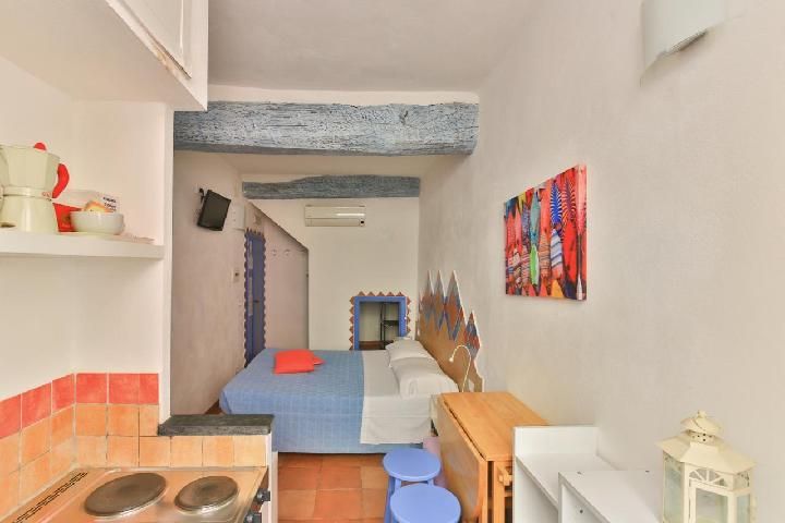 CATEO Double Room with Private Bathroom (ensuite)