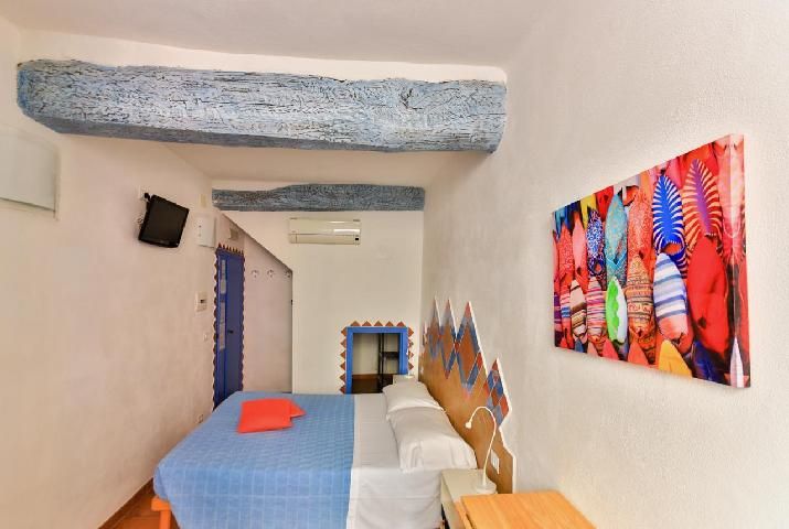 CATEO Double Room with Private Bathroom (ensuite) 2