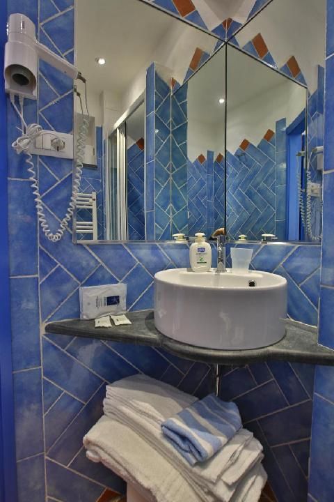 CATEO Double Room with Private Bathroom (ensuite) 3