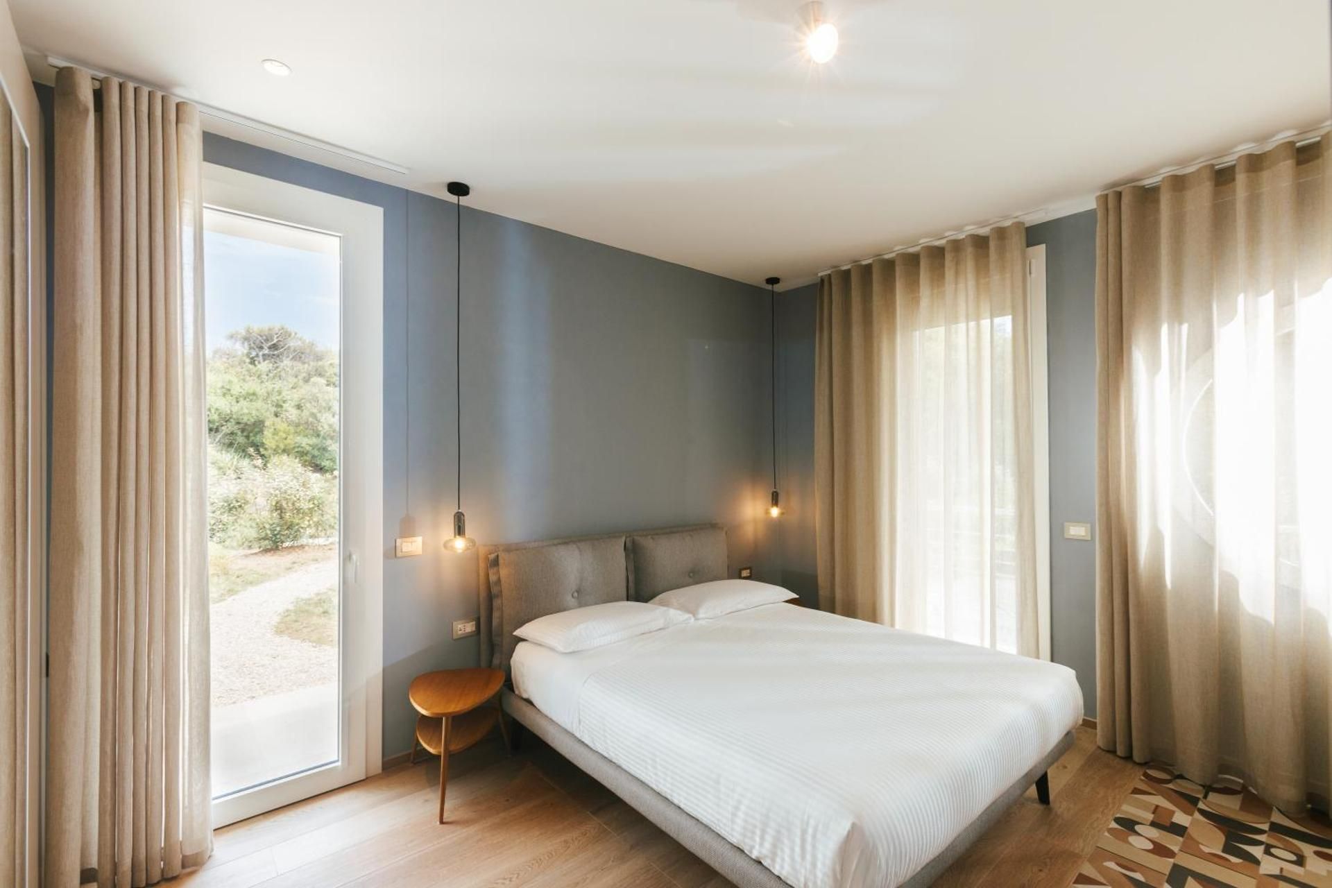 One-Bedroom Apartment with Sea View and Garden