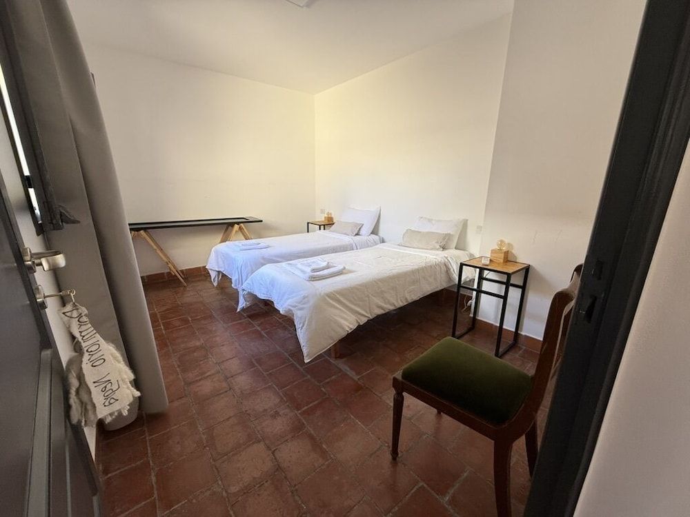 Clivias Hostel Superior Double or Twin Room, Mixed Dorm, Air conditioning, Courtyard View 9