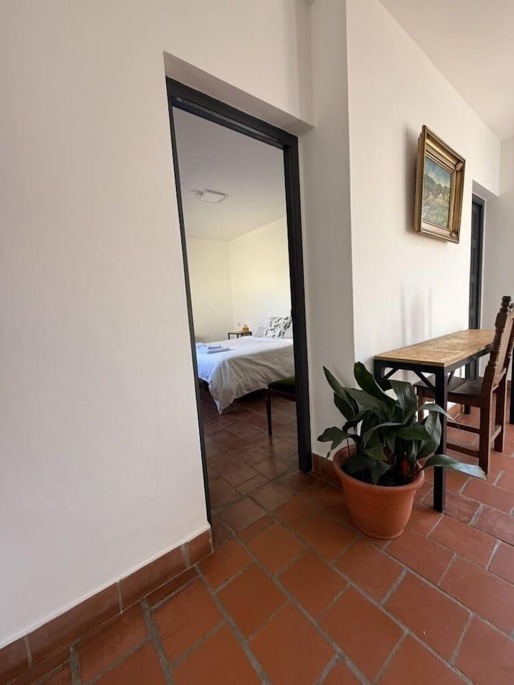 Clivias Hostel Superior Double or Twin Room, Mixed Dorm, Air conditioning, Courtyard View 3