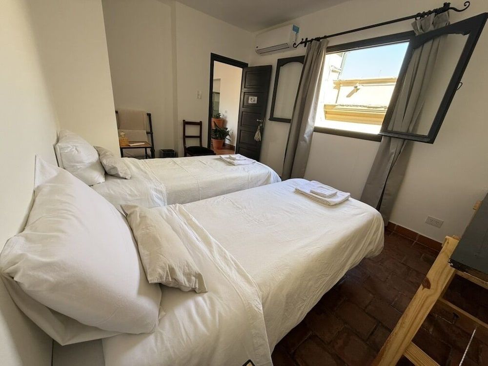 Clivias Hostel Superior Double or Twin Room, Mixed Dorm, Air conditioning, Courtyard View 10