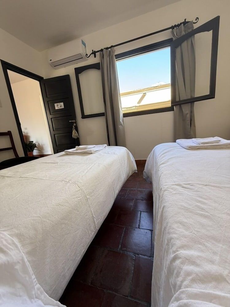 Clivias Hostel Superior Double or Twin Room, Mixed Dorm, Air conditioning, Courtyard View 4