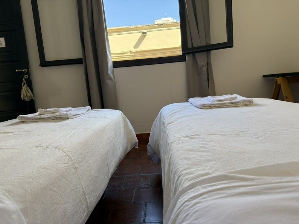 Clivias Hostel Superior Double or Twin Room, Mixed Dorm, Air conditioning, Courtyard View 2