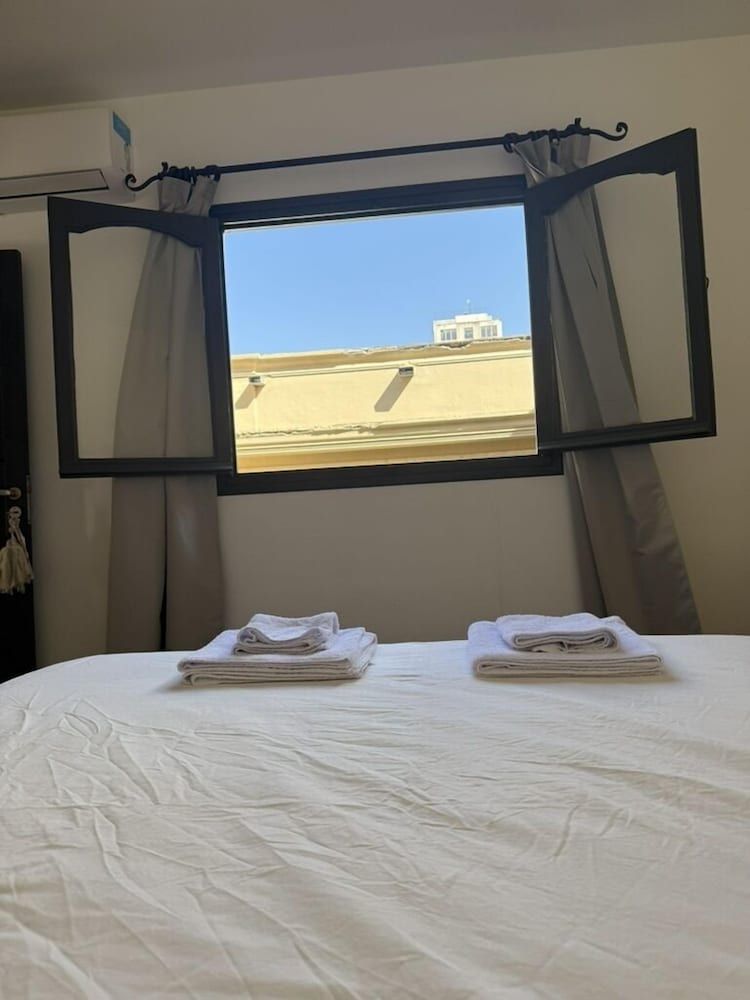 Clivias Hostel Superior Double or Twin Room, Mixed Dorm, Air conditioning, Courtyard View 11