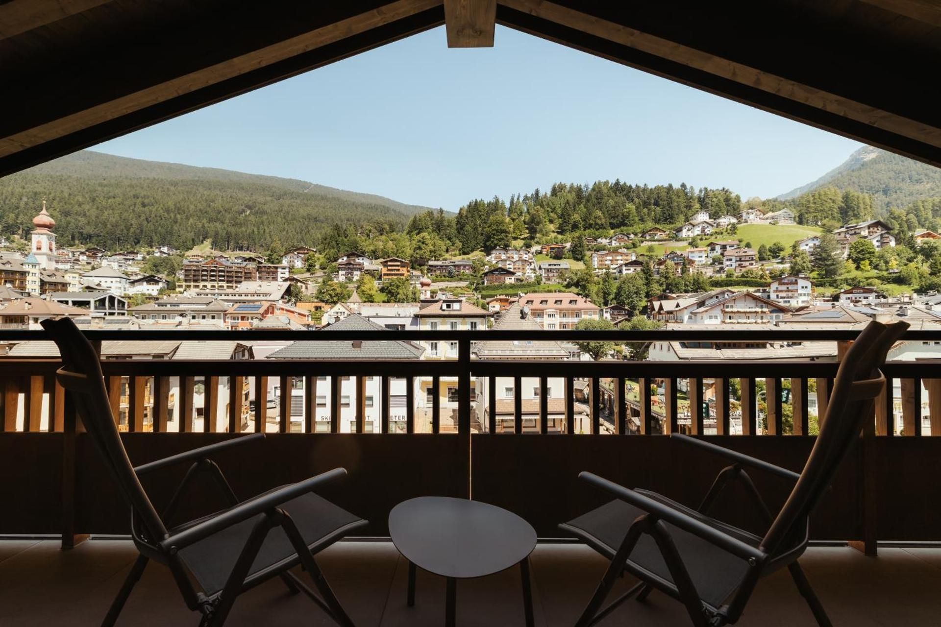 Suite with Mountain View