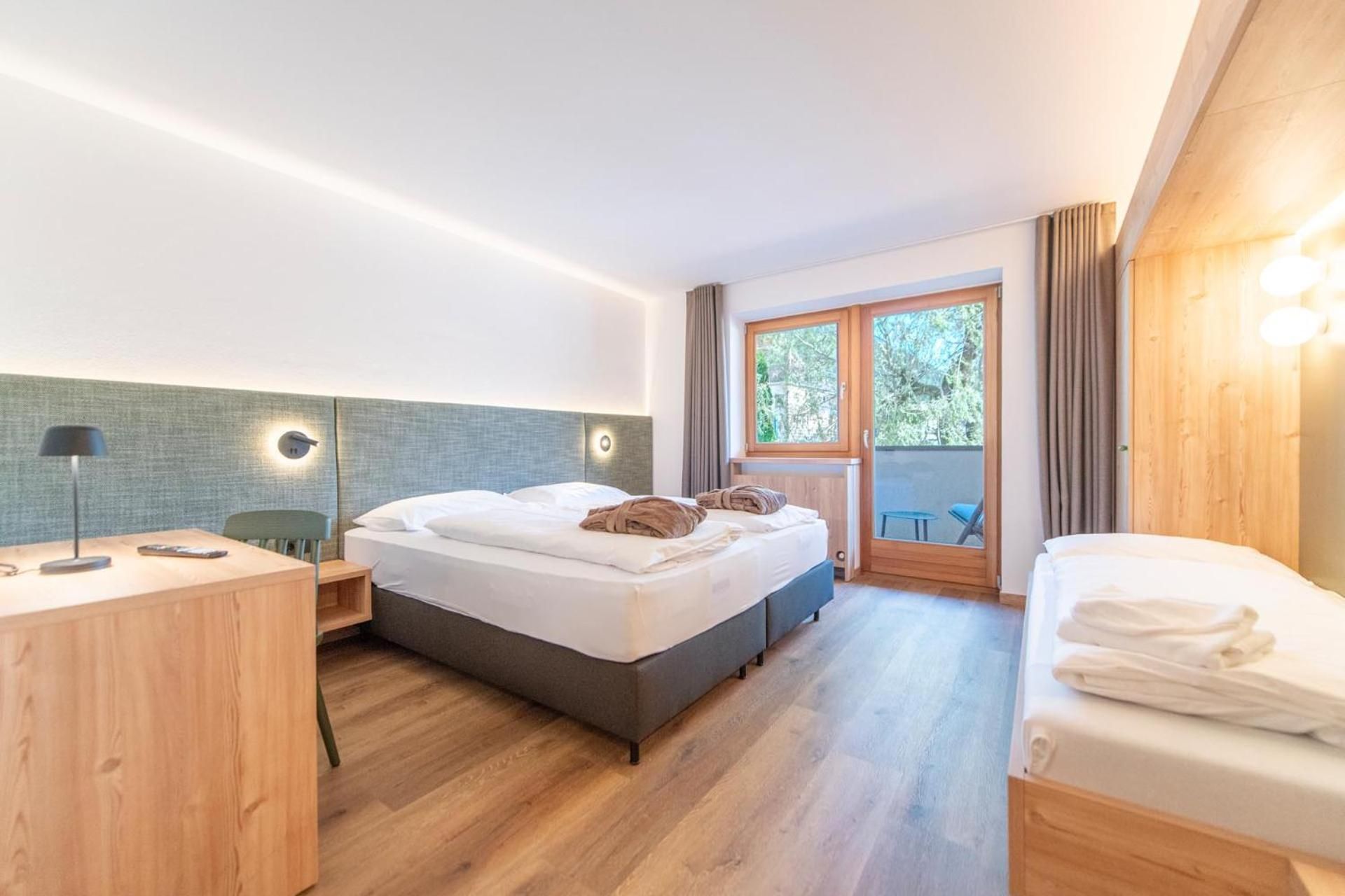 Deluxe Double Room (2 Adults + 1 Child)