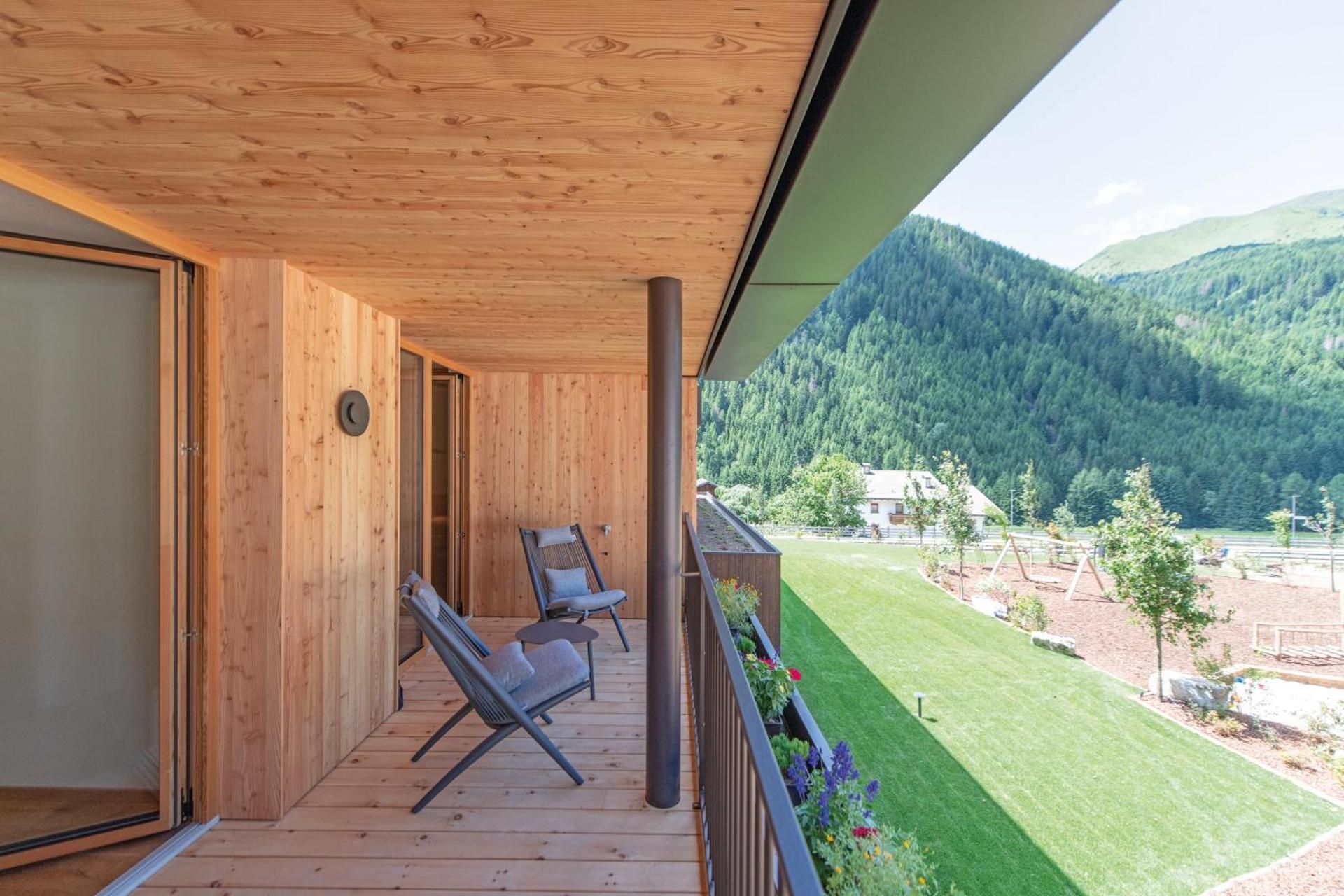 One-Bedroom Apartment with View