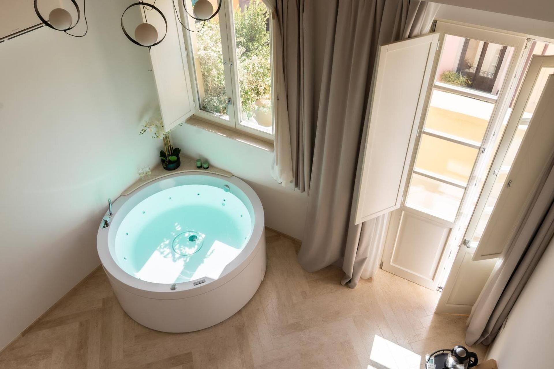 King Room with Spa Bath